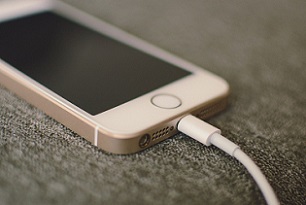 Don't use cheap chargers to power up your mobile phone.  Photo by Nicky Pung on Pixabay.